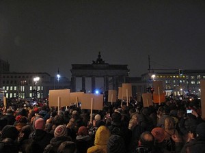 Berlin_schaltet_Pegida_das_Licht_aus-z