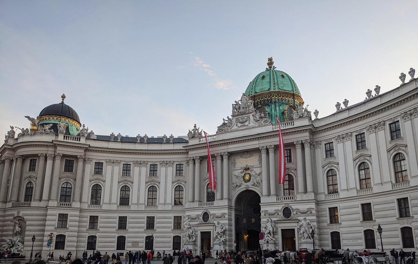 Heute gibt es einen kleinen sprachlichen Ausflug in Deutschlands liebstes Nachbarland: Österreich! 🇦🇹

Den Link findet ihr wie gewohnt in der Bio 😄

#DerFarbfleck #Wien #Österreich